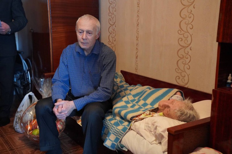 Глава Минимущества поздравил с Днем Победы ветерана Великой Отечественной войны Галину Рейзову