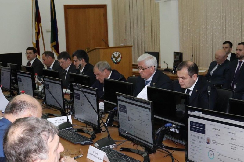 Агарагим Кагиргаджиев принял участие в совещании по подготовке к реализации пилотного проекта по сокращению объемов незавершенного строительства в республике