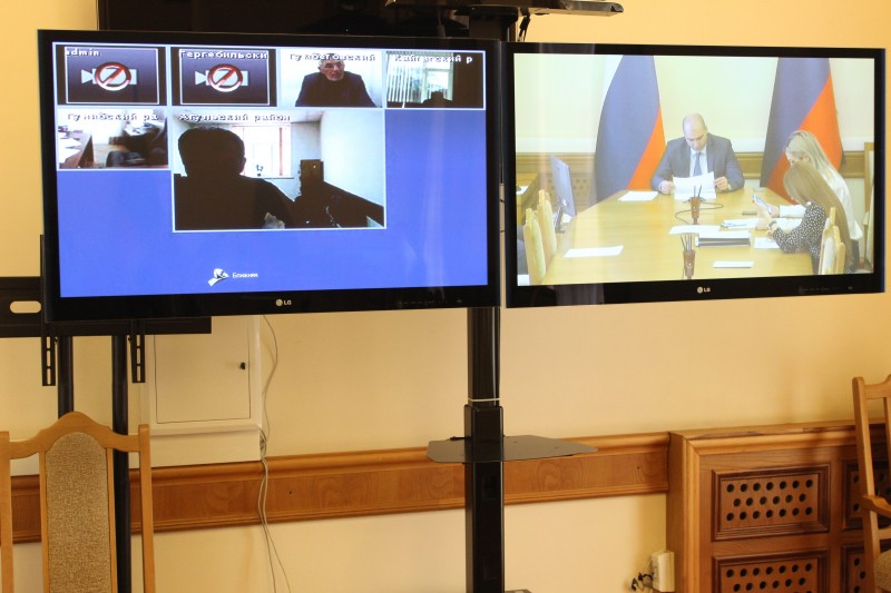 Мурад Алиев провёл совещание с должниками по аренде республиканского имущества