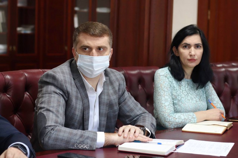 Еженедельное рабочее совещание состоялось в Минимуществе Дагестана