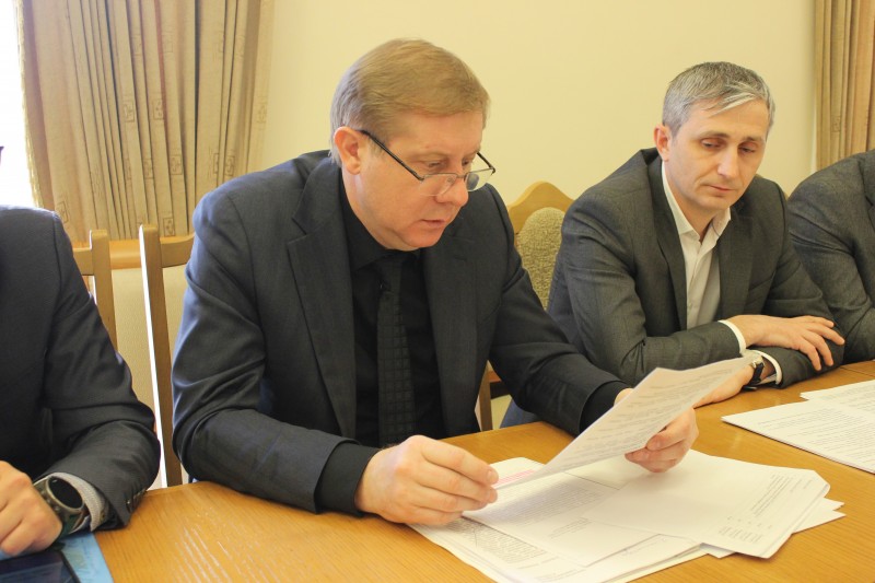 Вопрос ввода в эксплуатацию сетей спутниковых геодезических станций обсудили в Правительстве Дагестана