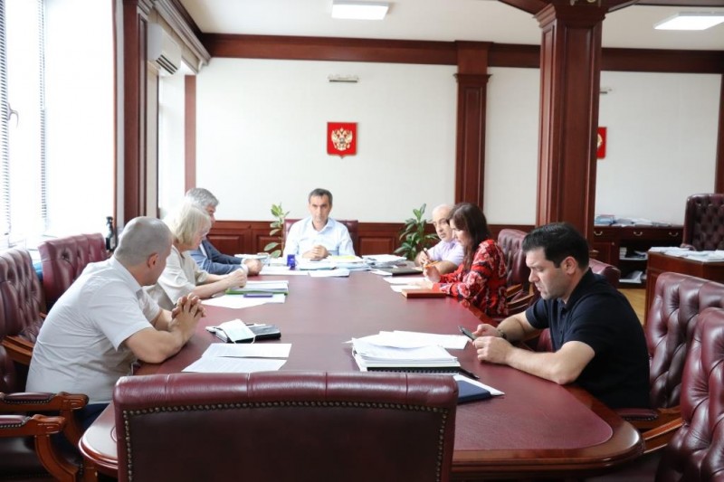 Заур Эминов провел встречу с советником Постпредства РД