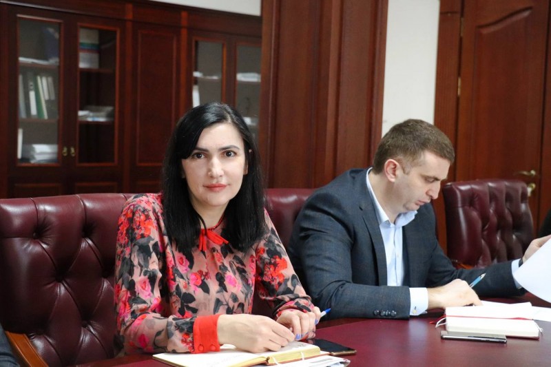 Еженедельное рабочее совещание состоялось в Минимуществе Дагестана