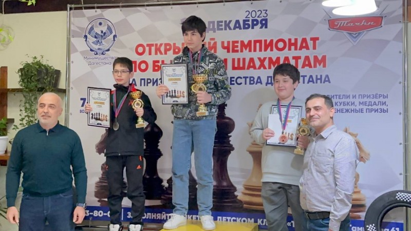 9 медалей разыграли на Открытом чемпионате по быстрым шахматам на призы Минимущества Дагестана