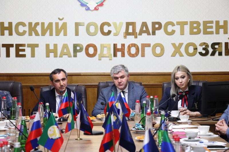 Заур Эминов рассказал на пресс-конференции о проблемах земельно-имущественного комплекса Дагестана
