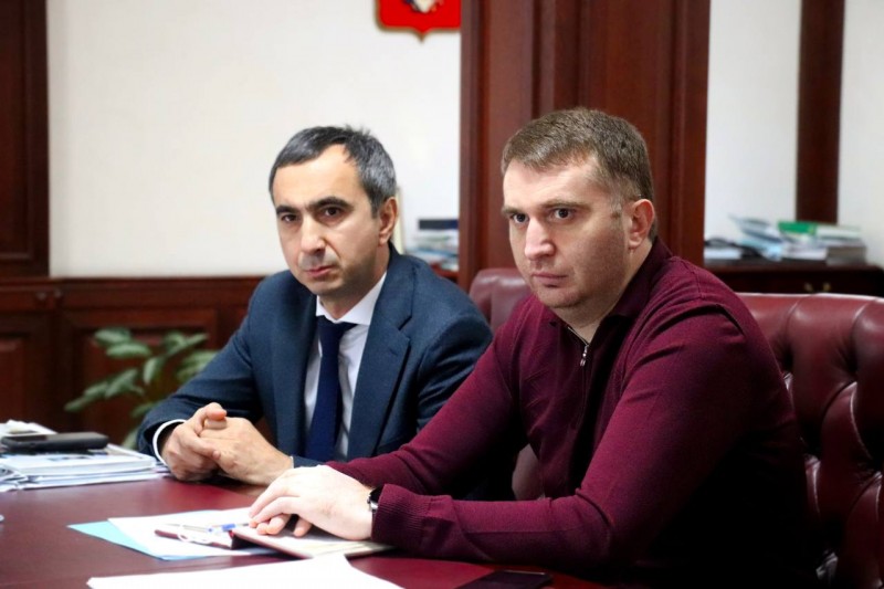 Руководитель Минимущества провел рабочую встречу с представителями Новолакского района