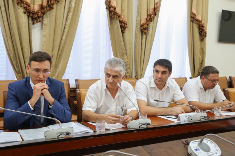 В Правительстве Дагестана обсуждены вопросы реализации инвестпроекта по строительству современного зернового терминала