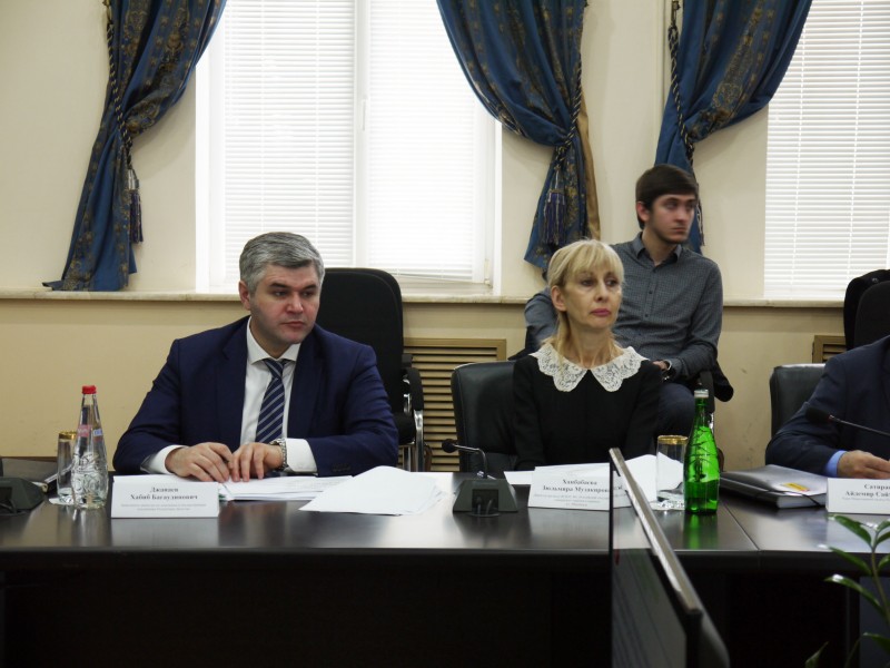 В здании ректората ДГУ прошло первое заседание Общественного совета при Министерстве по земельным и имущественным отношениям Республики Дагестан