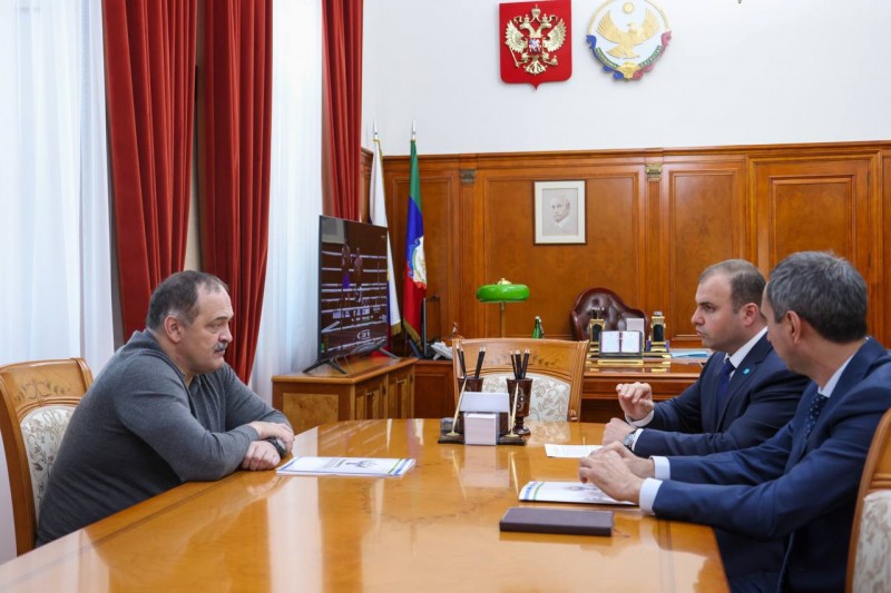 Руководитель Минимущества Заур Эминов встретился с Главой Дагестана