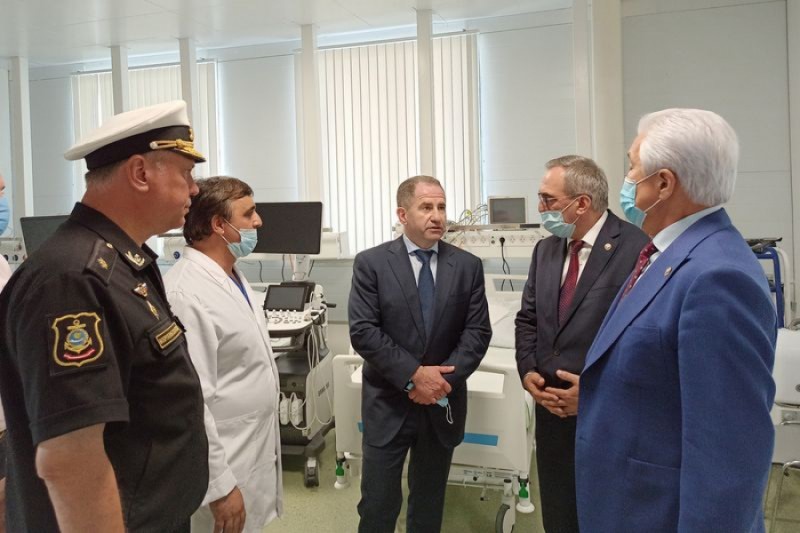 Владимир Васильев и Михаил Бабич осмотрели новейший медцентр в Каспийске