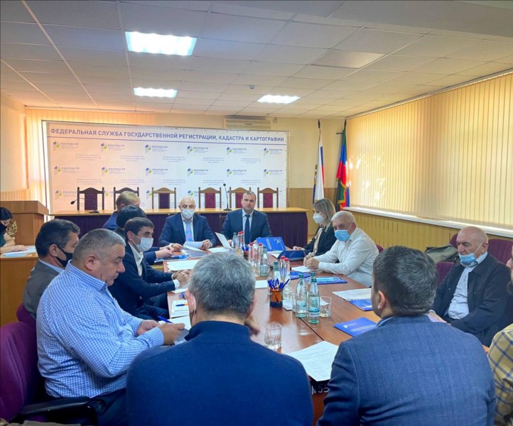Эмиль Татаев принял участие в работе круглого стола Управления Росреестра РД