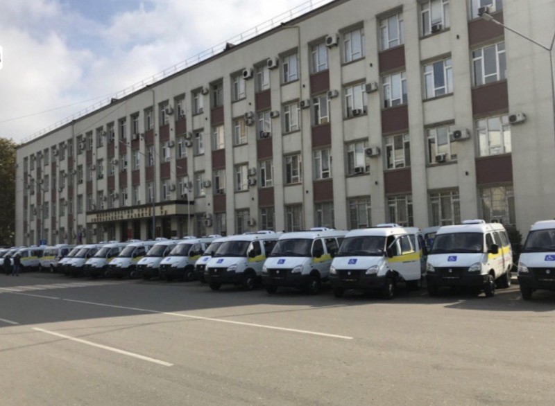 Учреждениям социальной защиты Дагестана вручили ключи от автомобилей в рамках проекта «Старшее поколение»