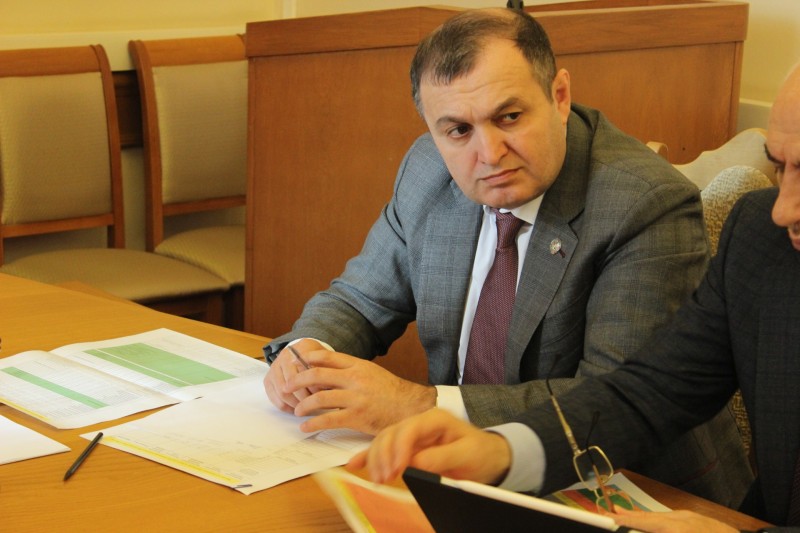 В Правительстве Дагестана прошло совещание о ходе работы по постановке на государственный учет и регистрации объектов газораспределительных сетей