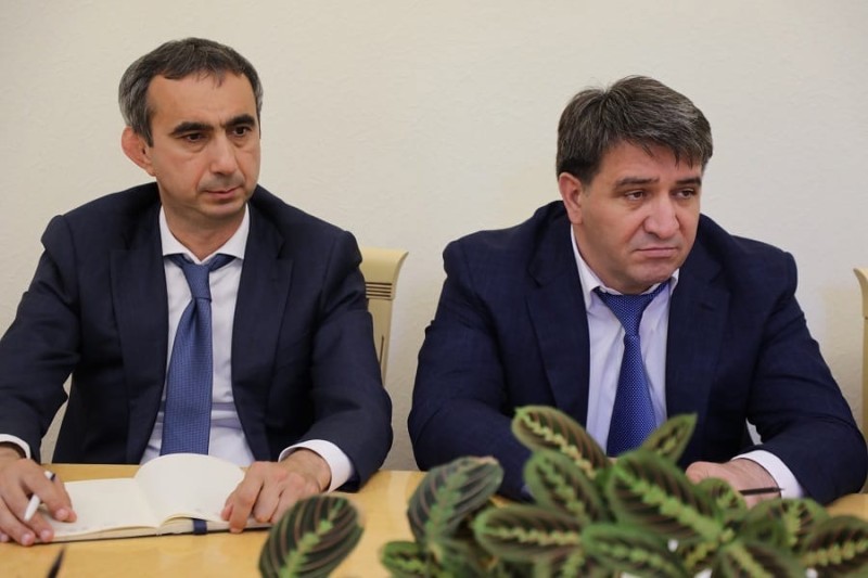 Заур Эминов принял участие в рабочей встрече Председателя Правительства РД Абдулмуслима Абдулмуслимова с начальником управления Росимущества