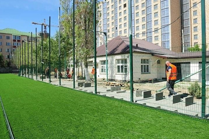 В Махачкале благоустраивается территория гостиницы «Приморская»