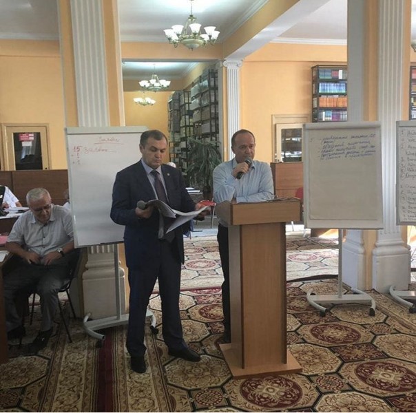 В рамках семинара совещания по организации общественного контроля за ходом реализации проектов развития Республики Дагестан "Стратегия развития: эффективное управление" идёт работа в группах