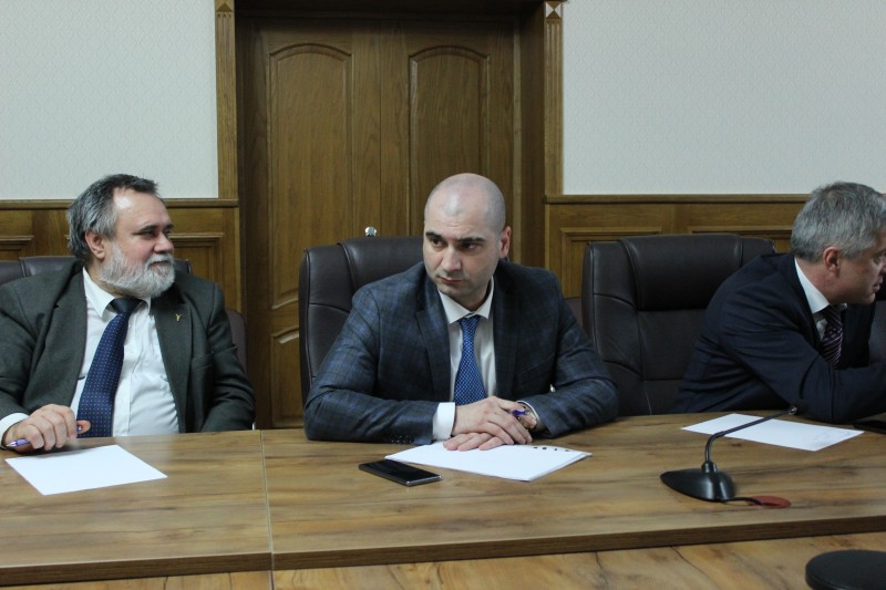 Мурад Алиев принял участие в совещании с представителями общественных организаций и бизнеса по актуальным вопросам итогов государственной кадастровой оценки
