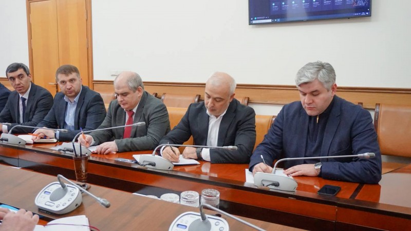 В Правительстве РД состоялась рабочая встреча сотрудников Минимущества с отделом ЗИО