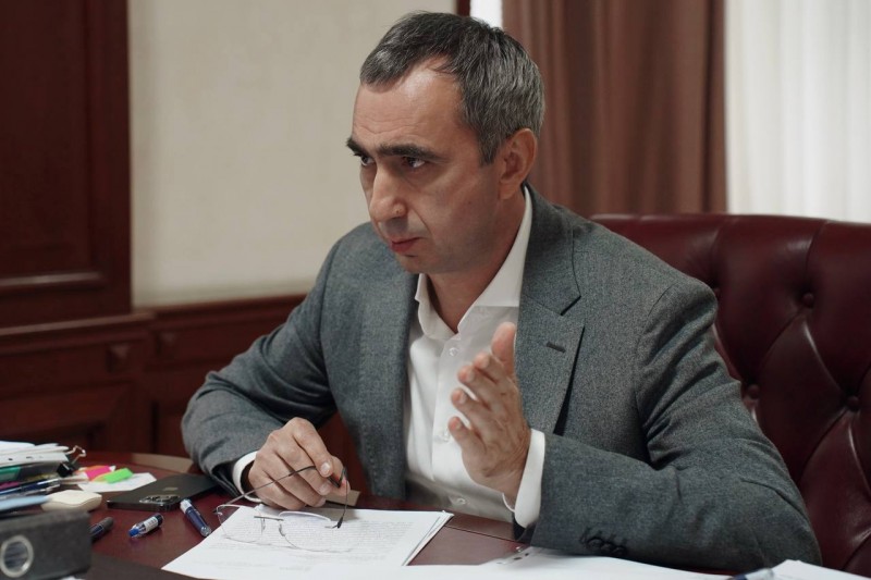 Герой России Темирлан Абуталимов ознакомился с деятельностью Минимущества Дагестана