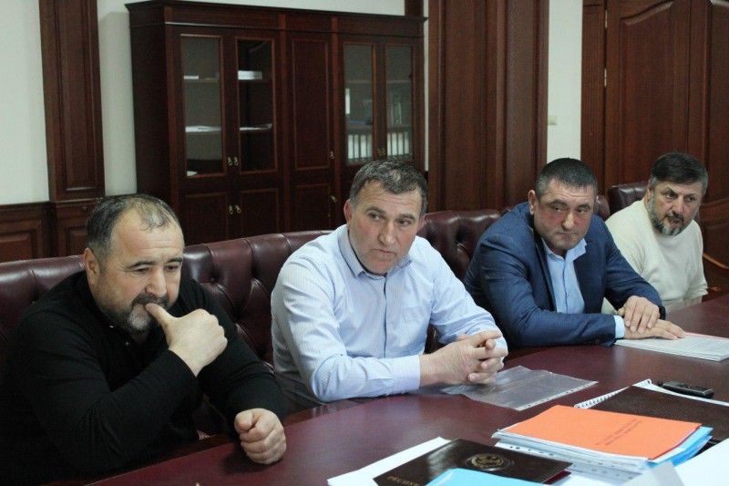 Агарагим Кагиргаджиев провел совещание по вопросу земельного спора между селами Каранайаул, Сагаси - Дейбук и ГУП «Чкаловское»