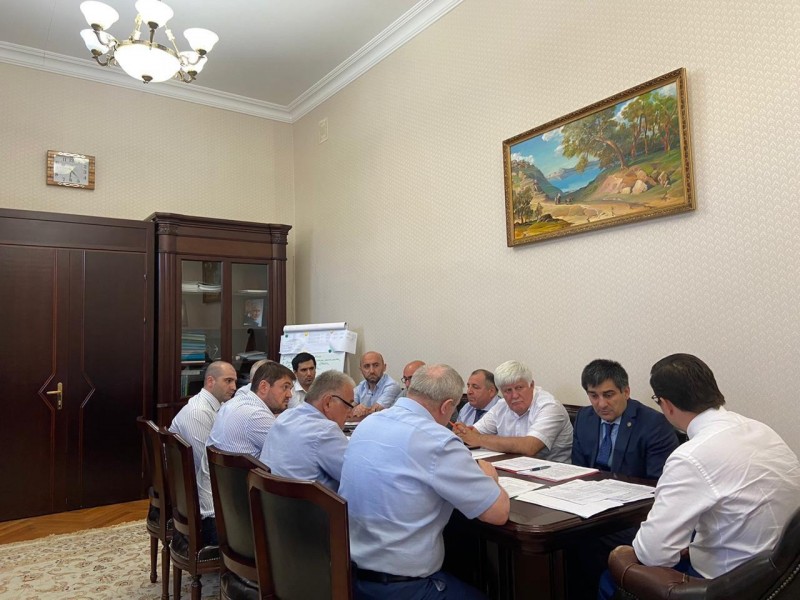 Мурад Алиев принял участие в совещании по теме объектов незавершенного строительства