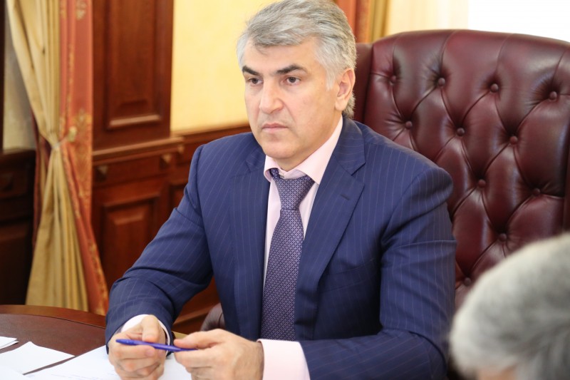 Министр Руслан Магомедов провел плановое совещание с руководителями отраслевых структур