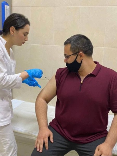 Сотрудники Минимущества Дагестана прошли ревакцинацию от COVID-19