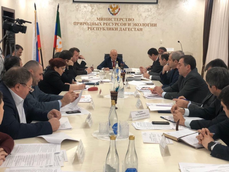 Агарагим Кагиргаджиев принял участие в обсуждении актуальных проблем в сфере санитарно-экологического благополучия республики