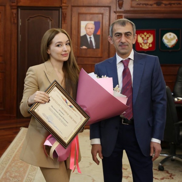 Глава Минэкономразвития РД отметил сотрудников Минимущества Дагестана благодарственными письмами