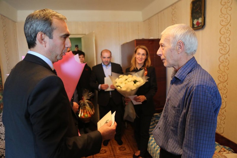 Глава Минимущества поздравил с Днем Победы ветерана Великой Отечественной войны Галину Рейзову