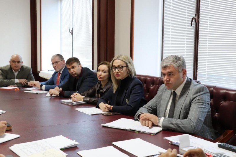 Заур Эминов провел рабочее совещание с сотрудниками Министерства