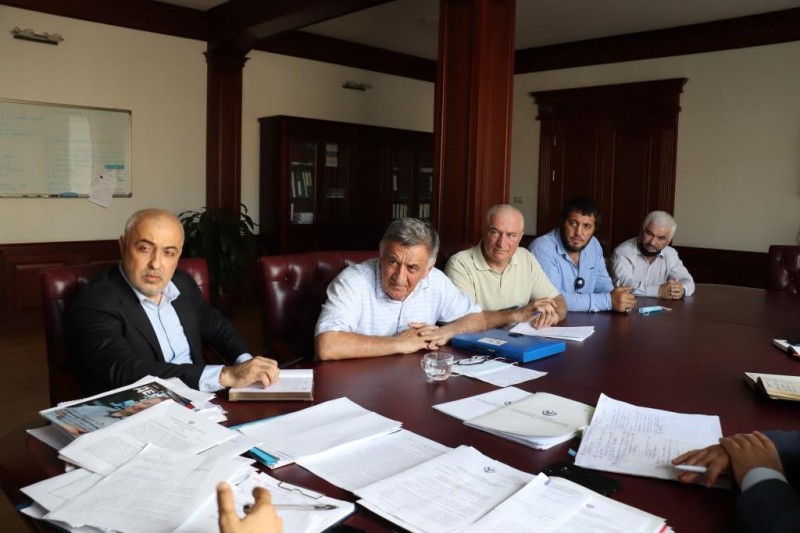 Заур Эминов встретился с представителями поселков Тарки, Альбурикент и Кяхулай