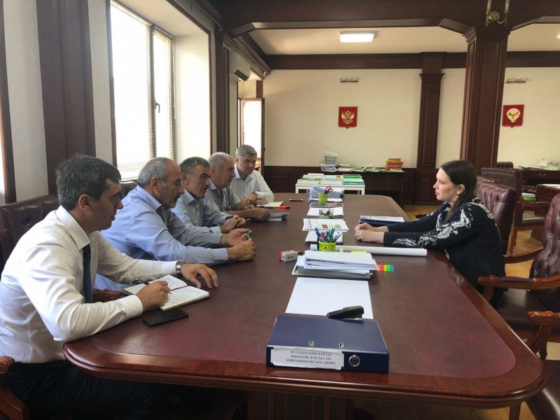 Екатерина Толстикова провела совещание по вопросу самовольного захвата земель  в Манаскенте