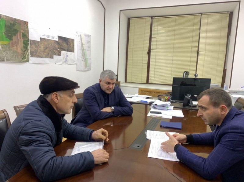 Заместитель министра по земельным и имущественным отношениям РД провел личный прием граждан