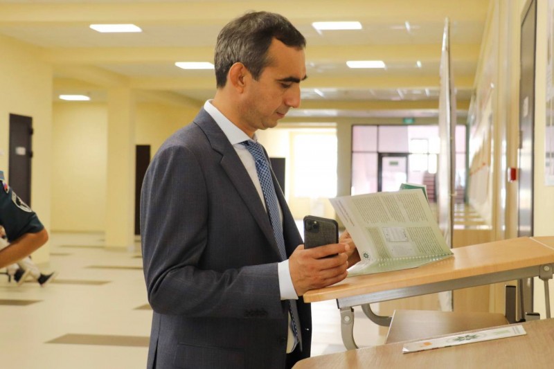 Глава Минимущества Дагестана осмотрел Каспийский центр образования-школу №15