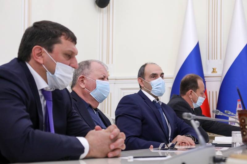 Развитие спорта в муниципалитетах обсудили на совещании под руководством Главы Дагестана Сергея Меликова
