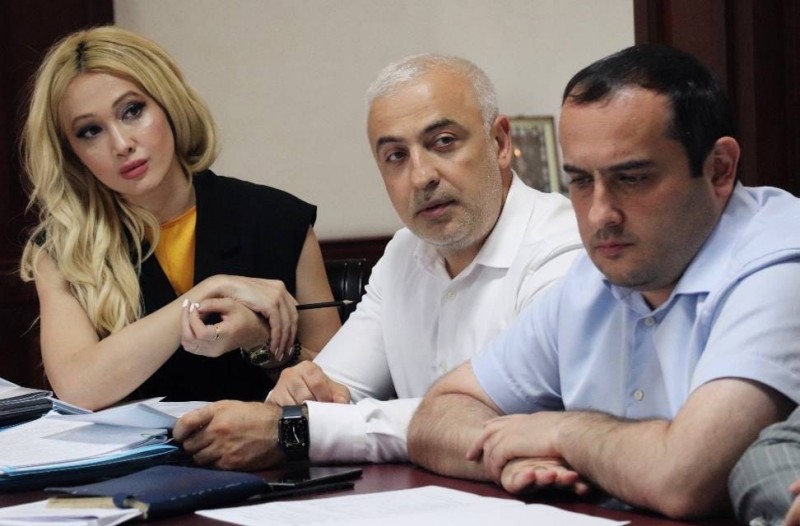 Вопросы государственных унитарных предприятий Казбековского района обсудили в Минимуществе