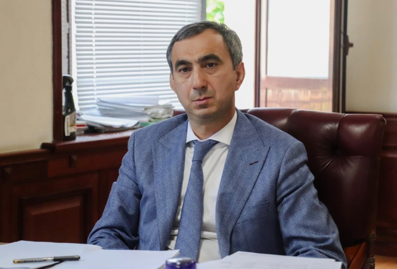 Заур Эминов встретился с представителями администрации Карабудахкентского района