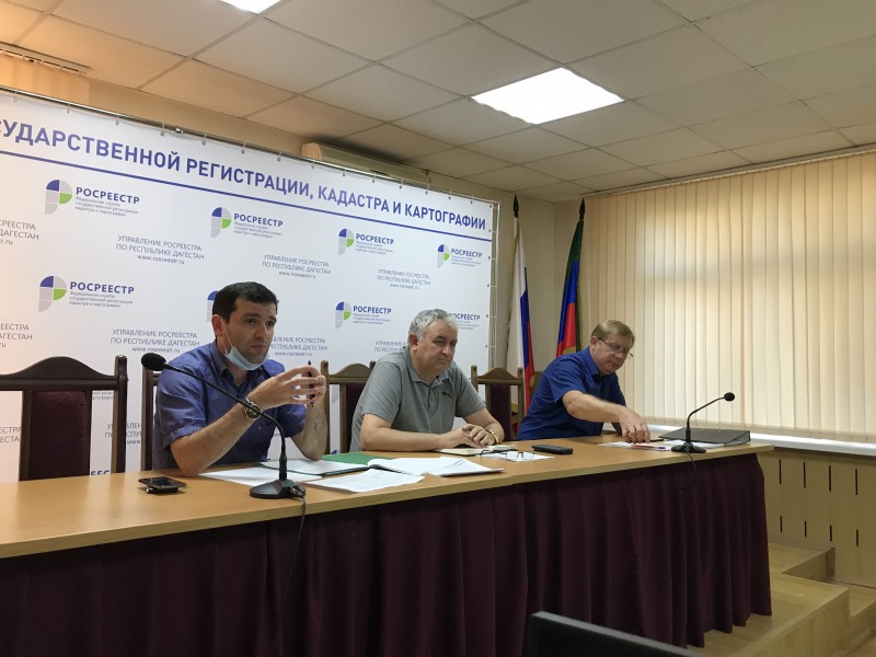 Артём Здунов поручил проверить соблюдение масочного режима в городах и районах Дагестана