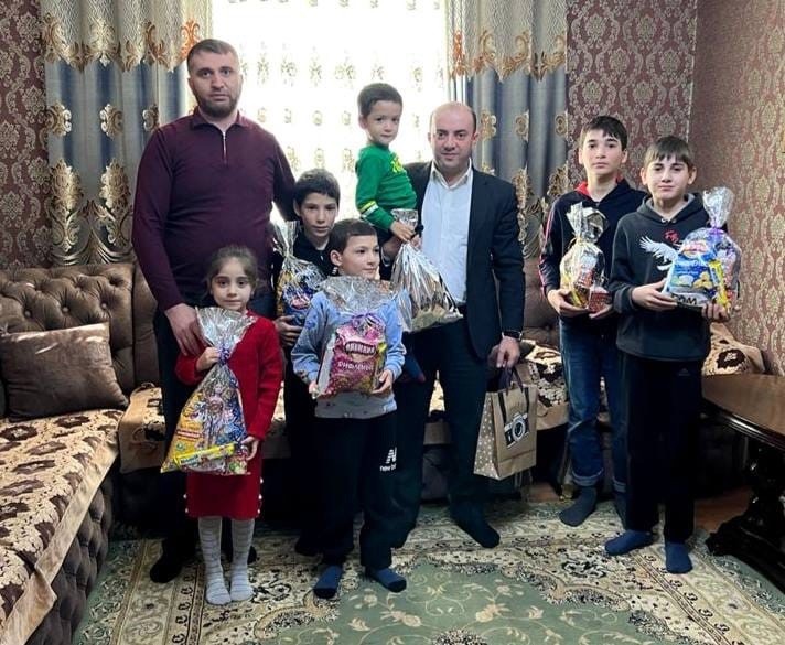 Заур Эминов исполнил мечту четырехлетнего Хамида Валиева в рамках Всероссийской благотворительной акции «Ёлка желаний»