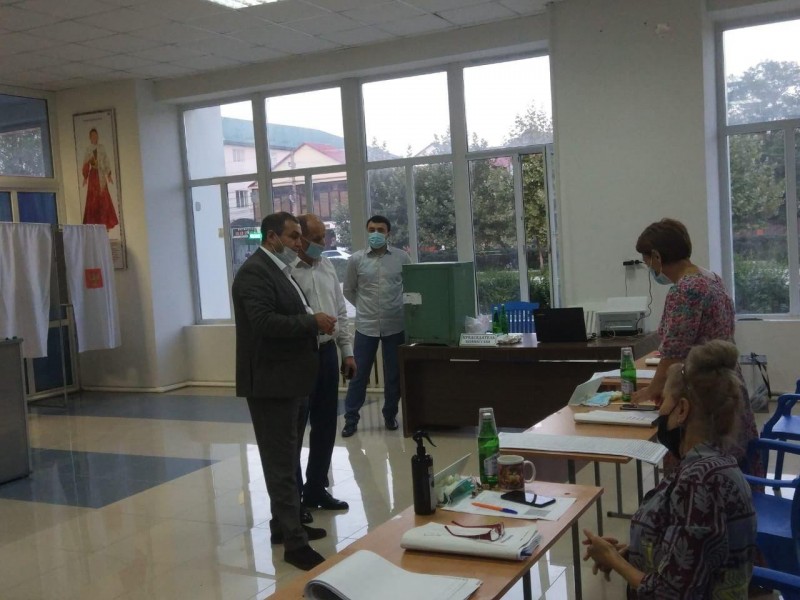 Агарагим Кагиргаджиев проинспектировал избирательный участок в Бабаюрте