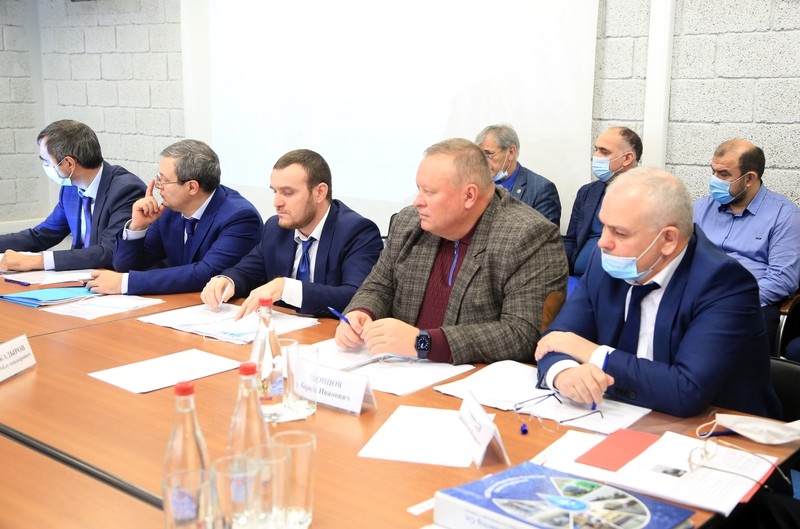 Обсуждены вопросы повышение эффективности работы индустриальных парков и ТОСЭР в республике