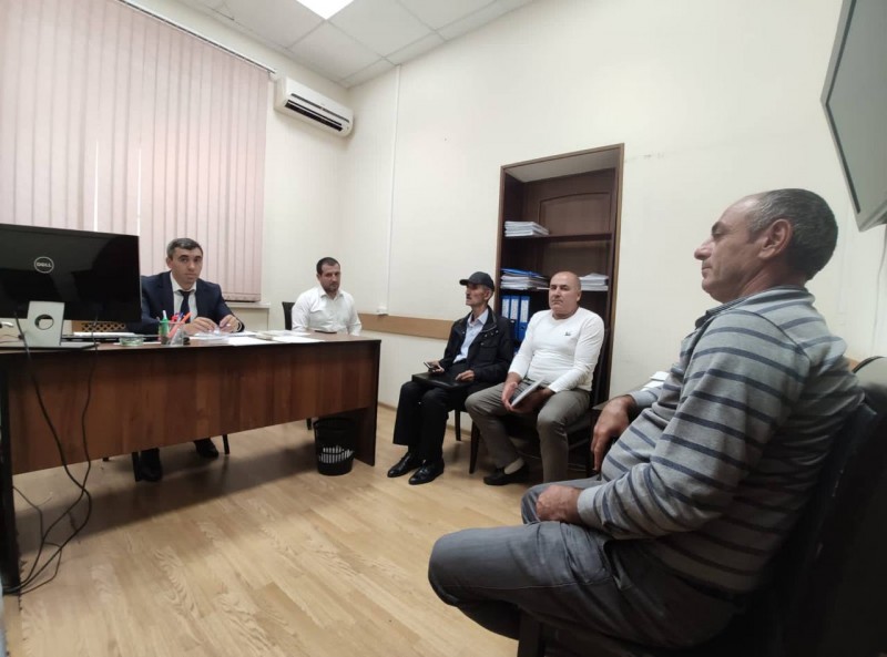 Начальник управления земельных отношений Алефтин Абдуллаев провел приём граждан
