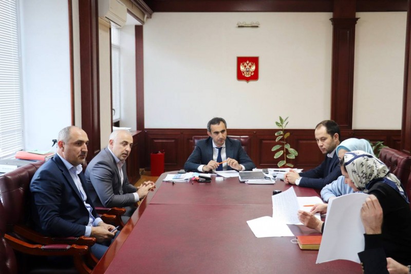 Заур Эминов провел встречу с представителями ООО "Газпром межрегионгаз Махачкала"