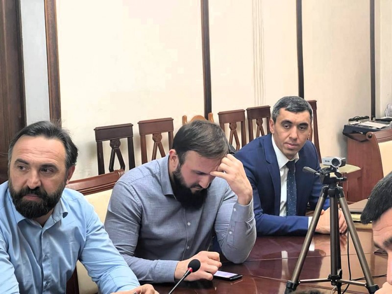 Реконструкцию аэропорта "Махачкала" обсудили в Минстрое Дагестана