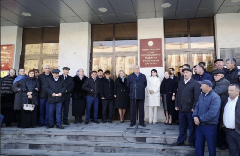 Учреждениям социальной защиты Дагестана вручили ключи от автомобилей в рамках проекта «Старшее поколение»