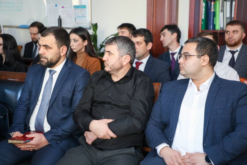 Председатель Правительства Республики Дагестана Абдулмуслим Абдулмуслимов посетил Минимущество Дагестана