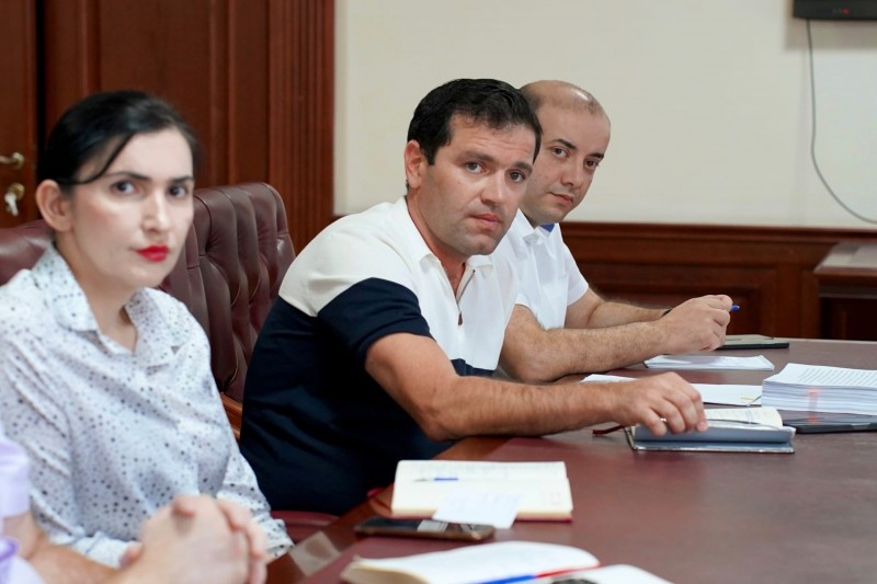 Еженедельное аппаратное совещание прошло под руководством Заура Эминова