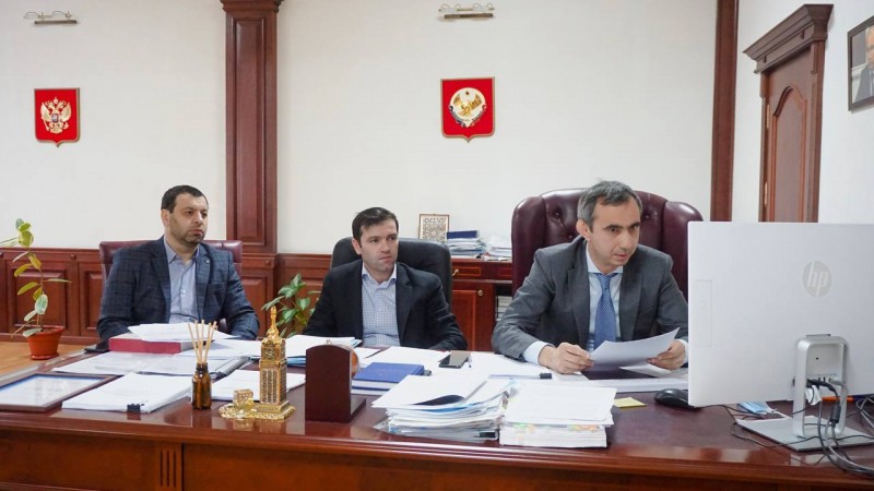 Под руководством Заура Эминова в режиме ВКС состоялось совещание с Минприроды РД и МО