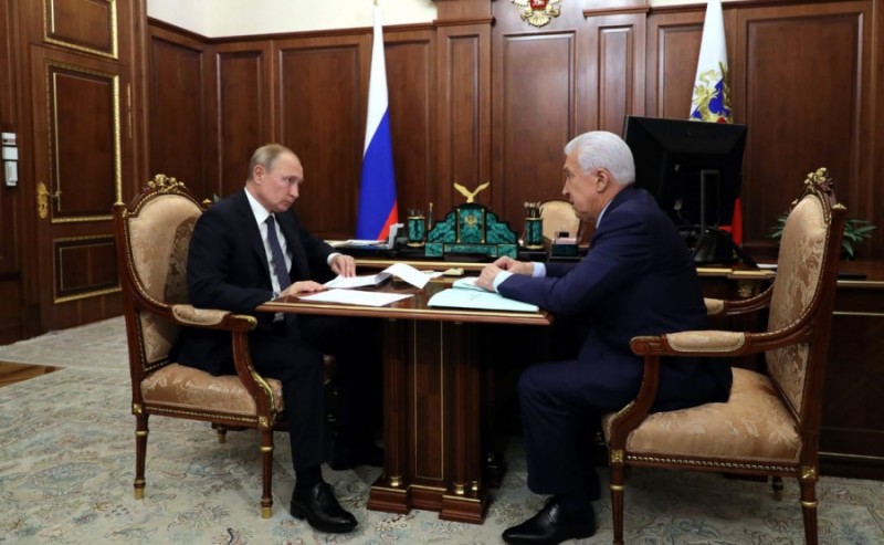 Владимир Путин провёл рабочую встречу с Главой Дагестана Владимиром Васильевым